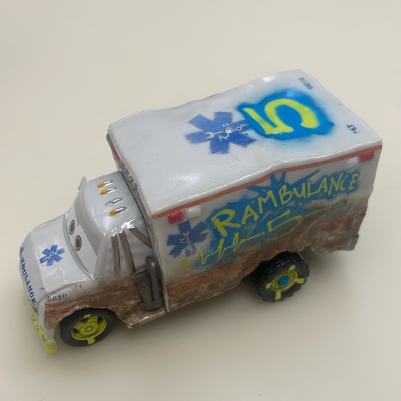 Disney Pixar Cars 3 Dr. Damage Rambulance 5 Ambulance Die-Cast Mattel Toy - Picture 1 of 10
